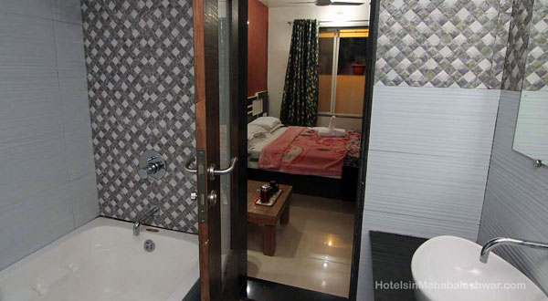 Super Deluxe Room with Bathtub