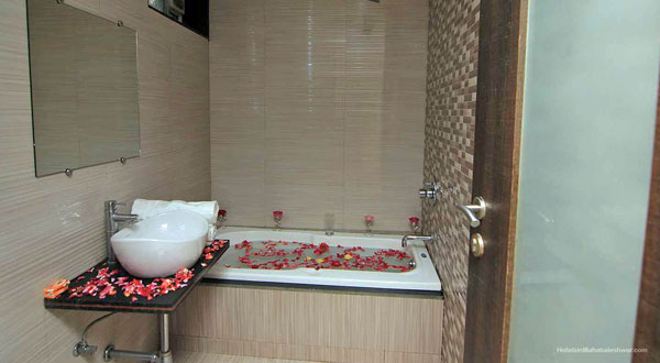 Super Deluxe Room with Bathtub